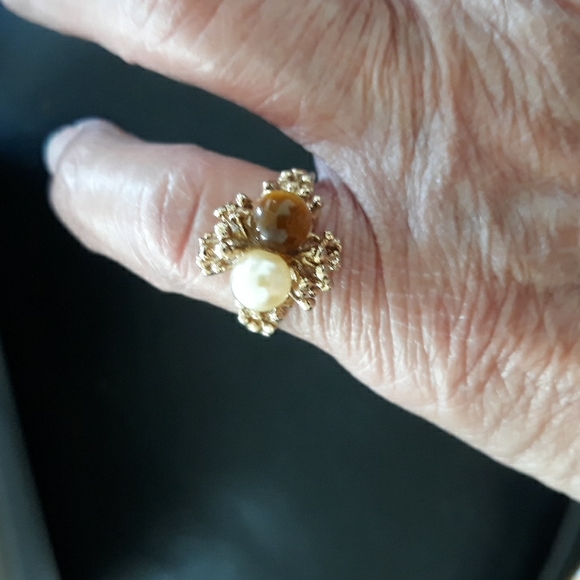 costume ring - Picture 1 of 3